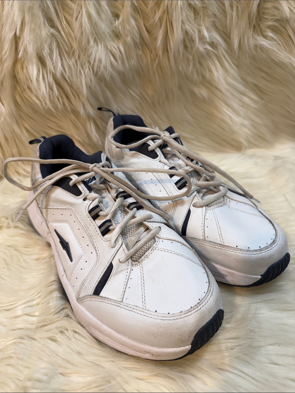Avia White and Navy Men's Leather Memory Foam Athletic Shoes -Size 11W